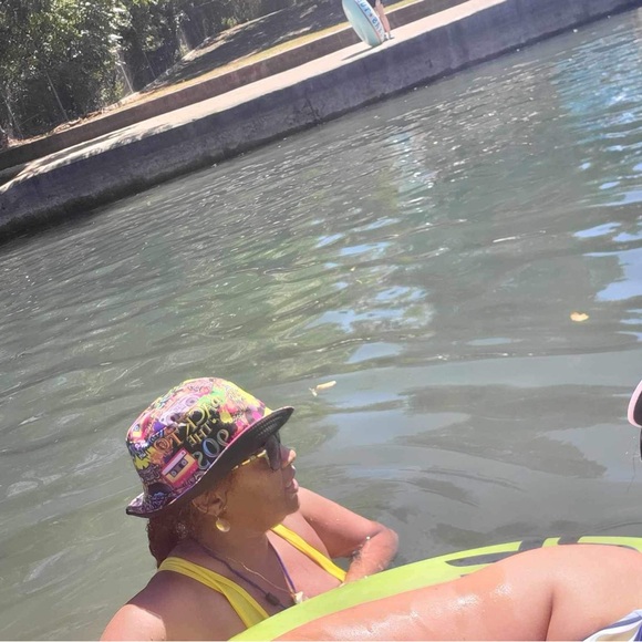 Meet your Posher, Teraney - Picture 3 of 4